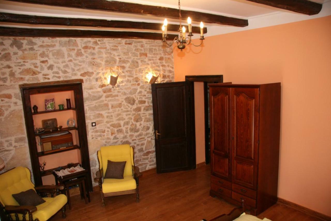 Apartments Sena Pula Exterior photo